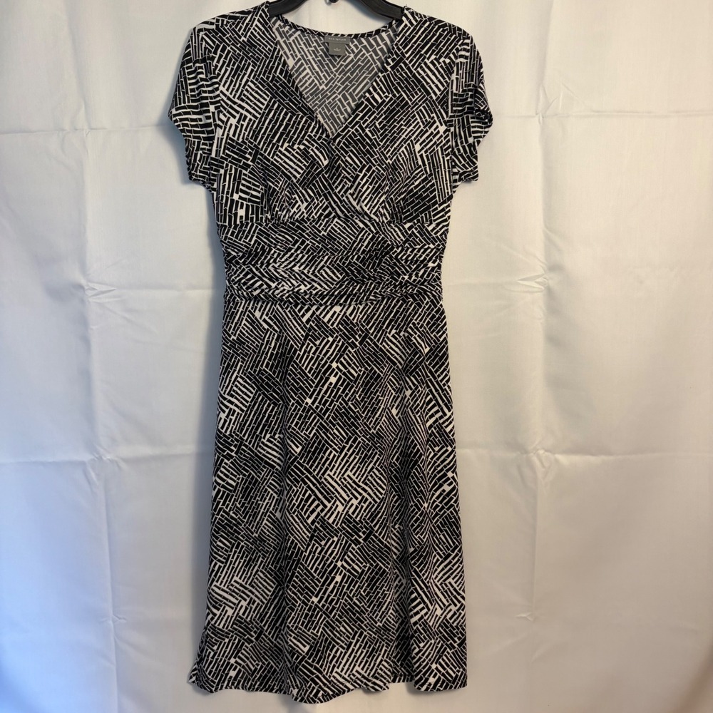 Ann Taylor Black White Geometric Faux Wrap Dress Short Sleeve V-Neck Size 4